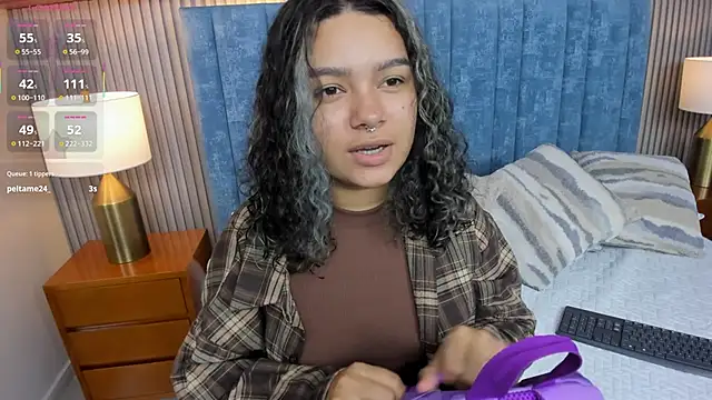 pretty sunlight  online show from April 14, 2026, 1:44 am