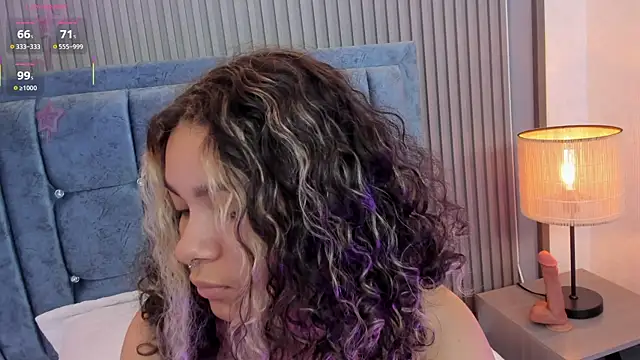 pretty sunlight  online show from May 21, 2026, 9:22 pm