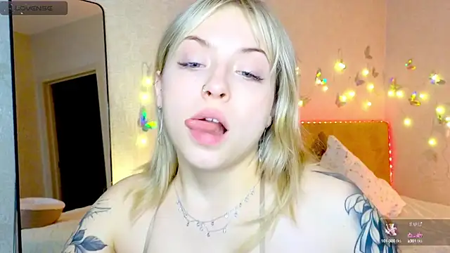 Snapshot of lavenderluxe chatting on January 20, 2025, 2:46 pm lavenderluxe online show from January 20, 2025, 2:46 pm