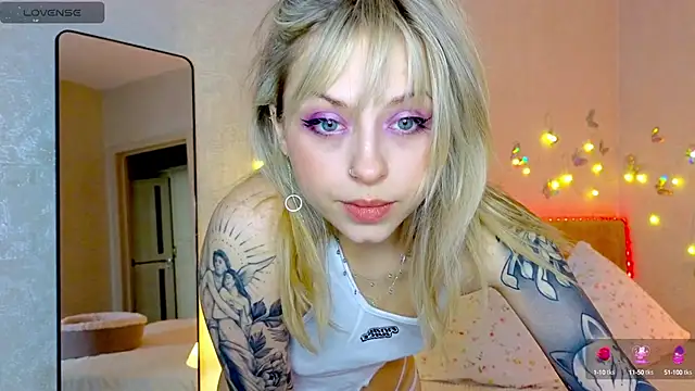 Snapshot of lavenderluxe chatting on January 22, 2025, 12:06 pm lavenderluxe online show from January 22, 2025, 12:06 pm