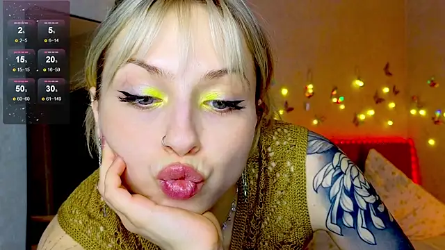Snapshot of lavenderluxe chatting on January 23, 2025, 12:41 pm lavenderluxe online show from January 23, 2025, 12:41 pm