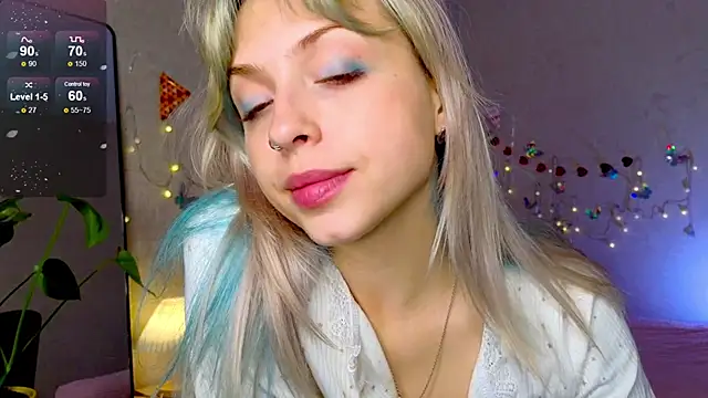 Snapshot of lavenderluxe chatting on September 19, 2025, 5:57 pm lavenderluxe online show from September 19, 2025, 5:57 pm