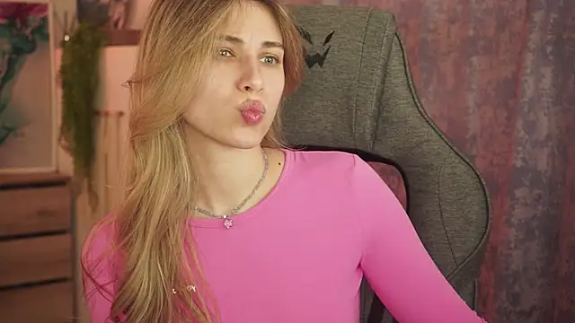 Snapshot of EllieCutes chatting on September 28, 2025, 9:47 am EllieCutes online show from September 28, 2025, 9:47 am