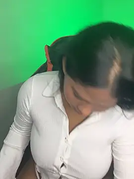 Snapshot of hurren_pasha chatting on April 7, 2026, 12:49 pm hurren pasha online show from April 7, 2026, 12:49 pm