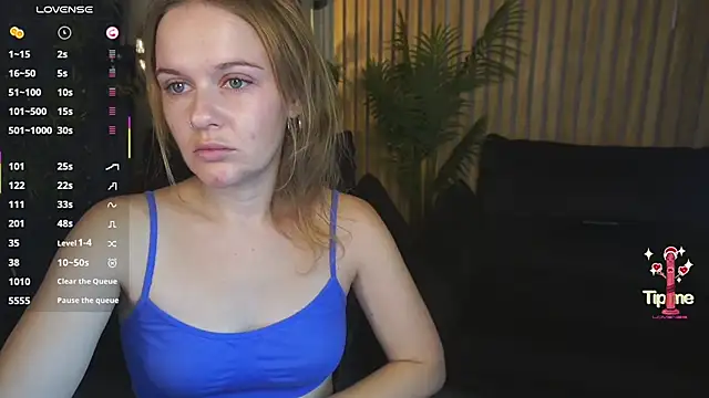 Snapshot of MaribelRiverr_ chatting on October 13, 2025, 5:18 am MaribelRiverr online show from October 13, 2025, 5:18 am