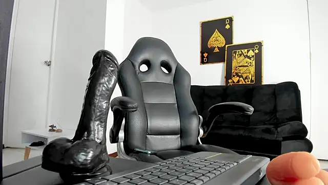 Martinafeet-qos online show from February 6, 2025, 10:10 pm