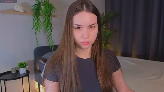 Snapshot of Roxie_Mils chatting on December 17, 2024, 2:55 pm Roxie Mils online show from December 17, 2024, 2:55 pm