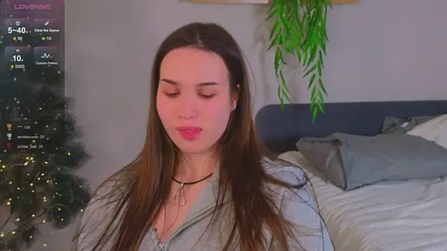 Snapshot of Roxie_Mils chatting on January 8, 2025, 6:31 pm Roxie Mils online show from January 8, 2025, 6:31 pm