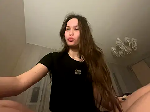 Snapshot of Roxie_Mils chatting on November 8, 2025, 8:18 pm Roxie Mils online show from November 8, 2025, 8:18 pm