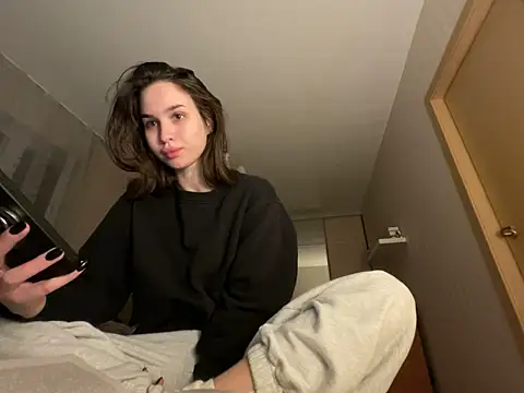 Snapshot of Roxie_Mils chatting on November 9, 2025, 9:13 pm Roxie Mils online show from November 9, 2025, 9:13 pm