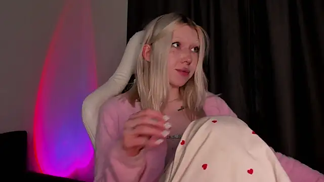 Snapshot of takeyourmolly chatting on December 14, 2024, 4:31 pm takeyourmolly online show from December 14, 2024, 4:31 pm