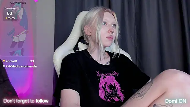 Snapshot of takeyourmolly chatting on January 15, 2025, 4:11 pm takeyourmolly online show from January 15, 2025, 4:11 pm