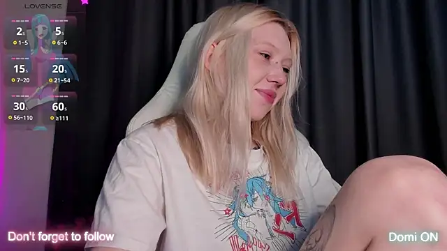 Snapshot of takeyourmolly chatting on February 13, 2025, 4:39 pm takeyourmolly online show from February 13, 2025, 4:39 pm