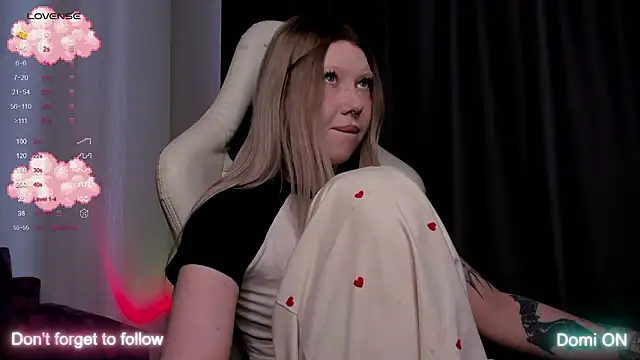 Snapshot of takeyourmolly chatting on March 14, 2026, 8:09 am takeyourmolly online show from March 14, 2026, 8:09 am