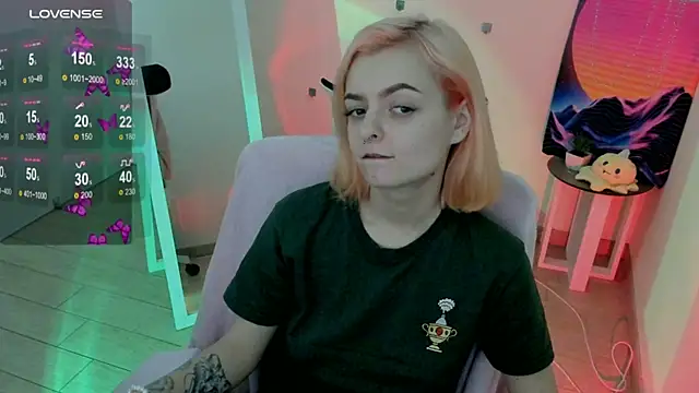 Snapshot of Fire_Bestie chatting on March 18, 2025, 4:37 pm Fire Bestie online show from March 18, 2025, 4:37 pm