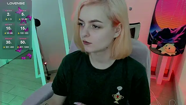 Snapshot of Fire_Bestie chatting on March 22, 2025, 1:30 pm Fire Bestie online show from March 22, 2025, 1:30 pm