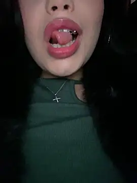 Snapshot of Chloe__Moon chatting on December 16, 2024, 1:43 pm Chloe Moon online show from December 16, 2024, 1:43 pm