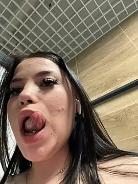 Snapshot of Chloe__Moon chatting on January 31, 2025, 10:10 pm Chloe Moon online show from January 31, 2025, 10:10 pm