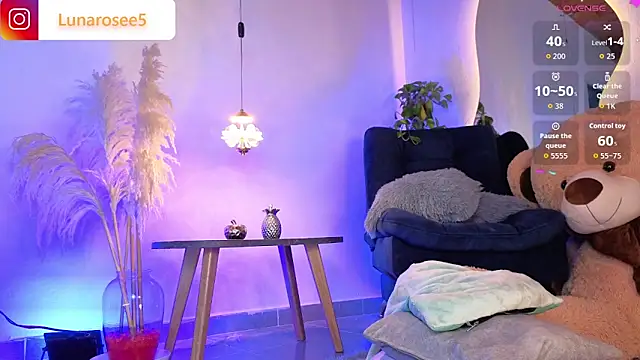 Snapshot of LunaRose5 chatting on October 17, 2025, 3:53 am LunaRose5 online show from October 17, 2025, 3:53 am