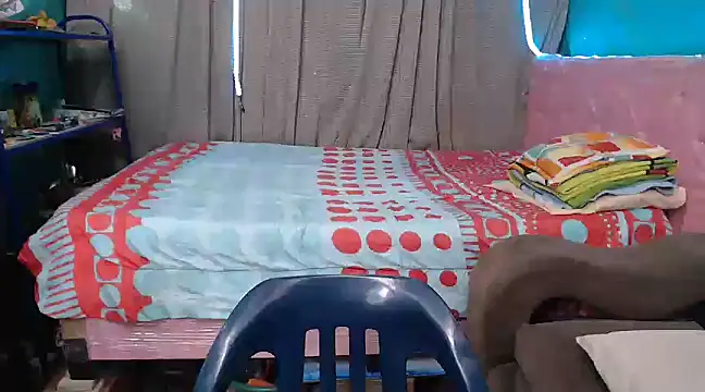 Snapshot of mom_son_dirty chatting on January 29, 2025, 3:04 pm mom son dirty online show from January 29, 2025, 3:04 pm