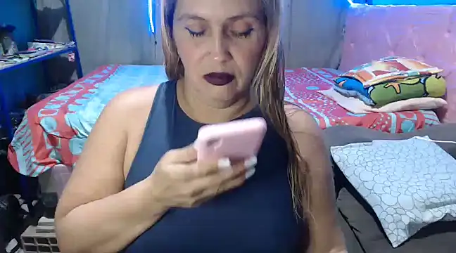 Snapshot of mom_son_dirty chatting on February 2, 2025, 12:51 am mom son dirty online show from February 2, 2025, 12:51 am