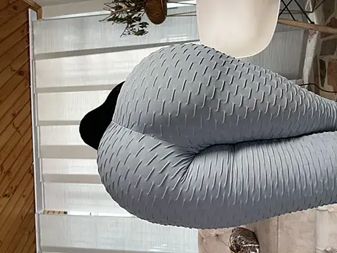 Milff parkerrr online show from January 31, 2025, 2:17 pm