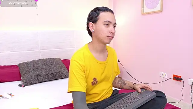 Snapshot of MARCUS_AND_HIKARY chatting on January 13, 2025, 8:26 pm MARCUS AND HIKARY online show from January 13, 2025, 8:26 pm