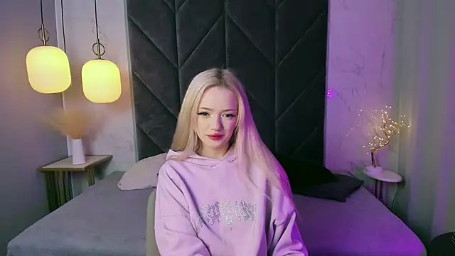 Snapshot of EmilyAir chatting on September 28, 2025, 3:39 pm EmilyAir online show from September 28, 2025, 3:39 pm