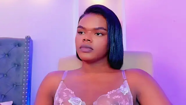 Snapshot of CamiEstrada chatting on September 19, 2025, 3:30 am CamiEstrada online show from September 19, 2025, 3:30 am