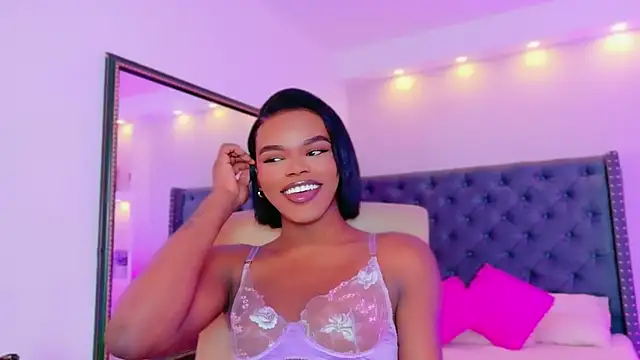 Snapshot of CamiEstrada chatting on September 25, 2025, 7:45 am CamiEstrada online show from September 25, 2025, 7:45 am