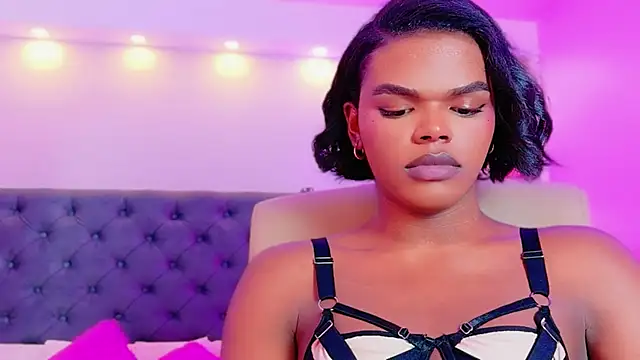 Snapshot of CamiEstrada chatting on September 25, 2025, 8:01 pm CamiEstrada online show from September 25, 2025, 8:01 pm