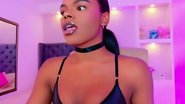 Snapshot of CamiEstrada chatting on September 29, 2025, 9:19 pm CamiEstrada online show from September 29, 2025, 9:19 pm