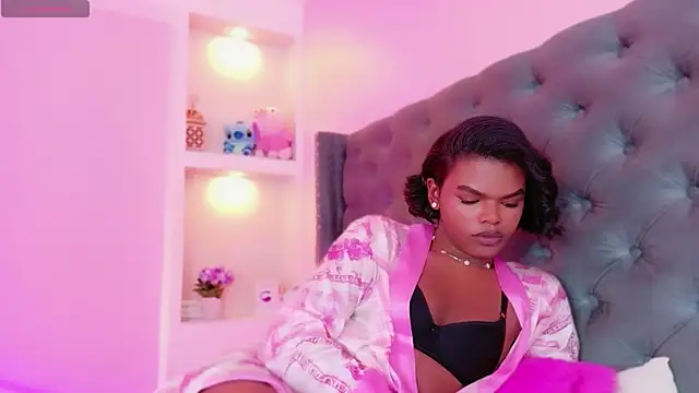 Snapshot of CamiEstrada chatting on October 5, 2025, 11:13 pm CamiEstrada online show from October 5, 2025, 11:13 pm