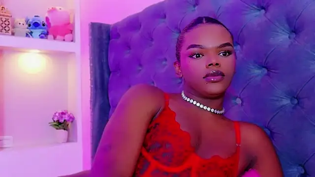 Snapshot of CamiEstrada chatting on October 19, 2025, 11:16 pm CamiEstrada online show from October 19, 2025, 11:16 pm