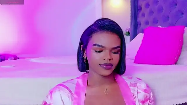 Snapshot of CamiEstrada chatting on October 24, 2025, 12:52 am CamiEstrada online show from October 24, 2025, 12:52 am