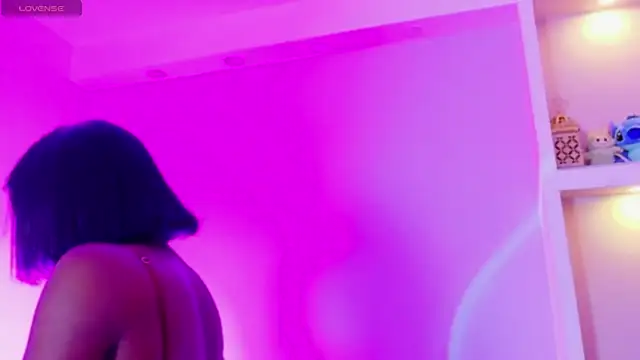 Snapshot of CamiEstrada chatting on October 24, 2025, 1:29 pm CamiEstrada online show from October 24, 2025, 1:29 pm