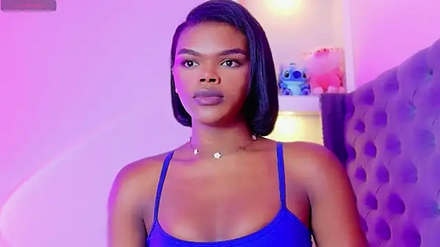 Snapshot of CamiEstrada chatting on October 26, 2025, 5:24 am CamiEstrada online show from October 26, 2025, 5:24 am