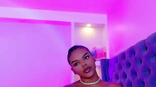 Snapshot of CamiEstrada chatting on November 20, 2025, 12:16 pm CamiEstrada online show from November 20, 2025, 12:16 pm