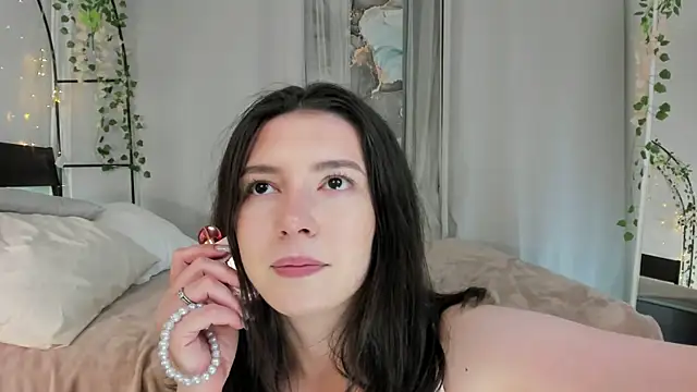 Julietta Romanis online show from July 14, 2026, 12:46 am