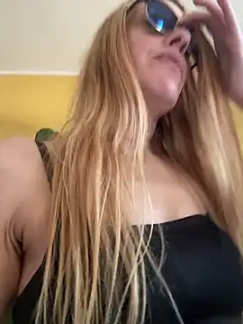 Snapshot of Naylee__ chatting on June 27, 2026, 11:37 am Naylee online show from June 27, 2026, 11:37 am