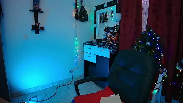 Snapshot of TinnaDawsom chatting on December 5, 2024, 10:12 pm TinnaDawsom online show from December 5, 2024, 10:12 pm