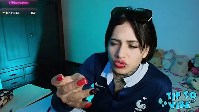 Snapshot of TinnaDawsom chatting on December 10, 2024, 4:56 am TinnaDawsom online show from December 10, 2024, 4:56 am