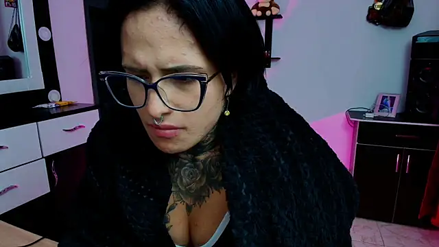 Snapshot of TinnaDawsom chatting on January 22, 2025, 5:16 am TinnaDawsom online show from January 22, 2025, 5:16 am