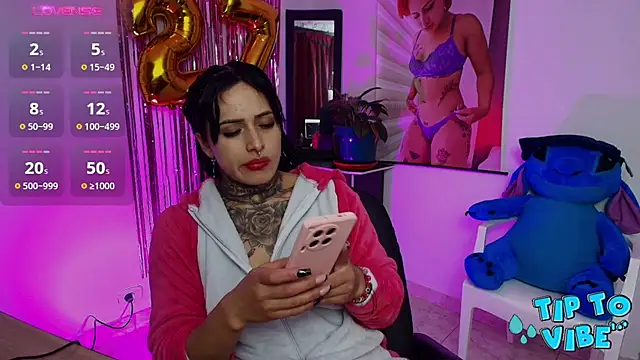 Snapshot of TinnaDawsom chatting on March 7, 2025, 1:09 am TinnaDawsom online show from March 7, 2025, 1:09 am