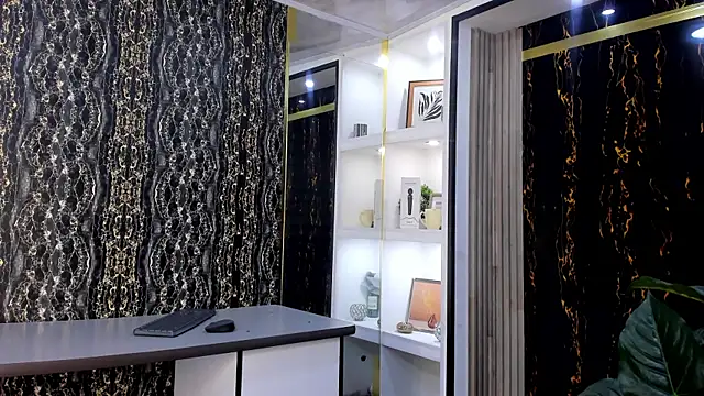 Snapshot of MirandaRossi chatting on October 1, 2025, 2:50 am MirandaRossi online show from October 1, 2025, 2:50 am