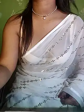 Snapshot of QueenOfHeart_07 chatting on October 18, 2025, 6:52 pm QueenOfHeart 07 online show from October 18, 2025, 6:52 pm