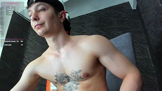 leonardsmith01 online show from December 25, 2024, 11:31 pm