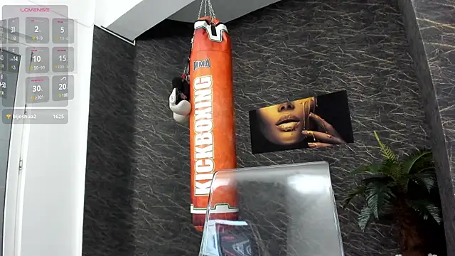 leonardsmith01 online show from January 21, 2025, 2:11 am