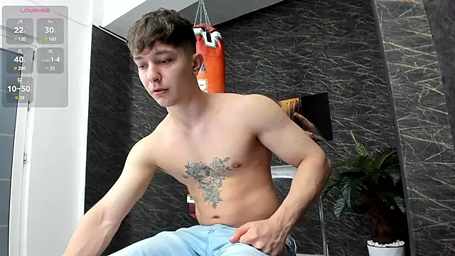 leonardsmith01 online show from January 24, 2025, 8:22 pm