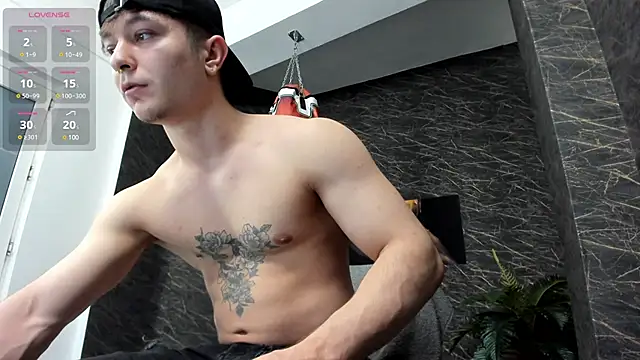 leonardsmith01 online show from February 3, 2025, 8:35 pm